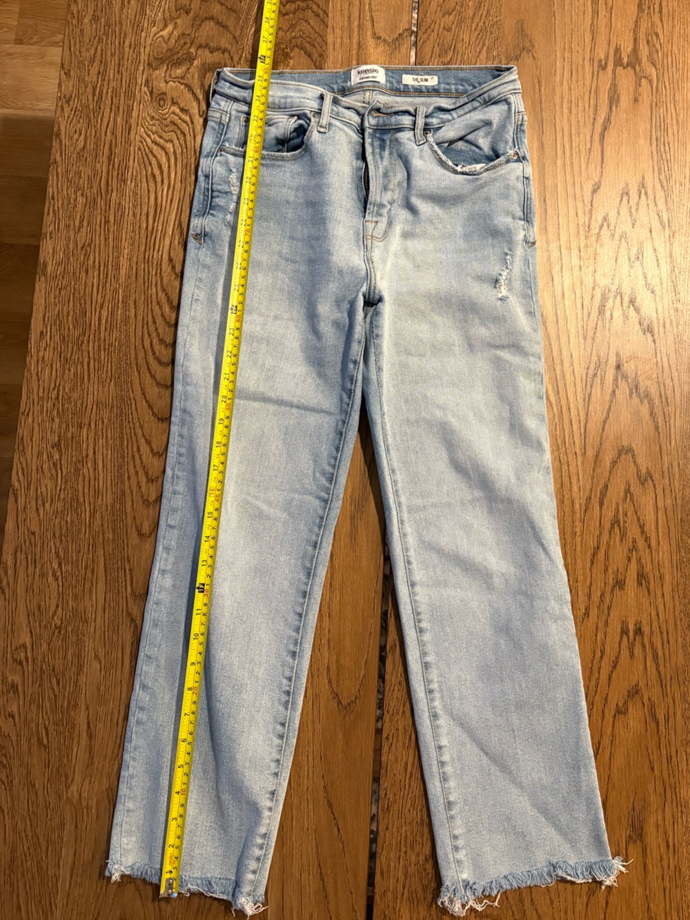 Kensie The Slim Light Wash Distressed Raw Hem Jeans Size 8/29